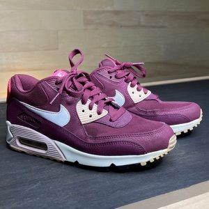 Nike Airmax women’s size 7 Burgundy with pink tennis shoes hard to find sneakers